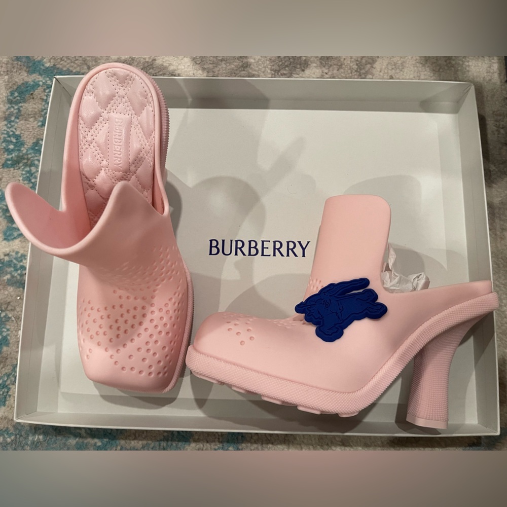 Burberry Women Rubber Highland Rubber Mule On Rubber Sole With Dust Bag